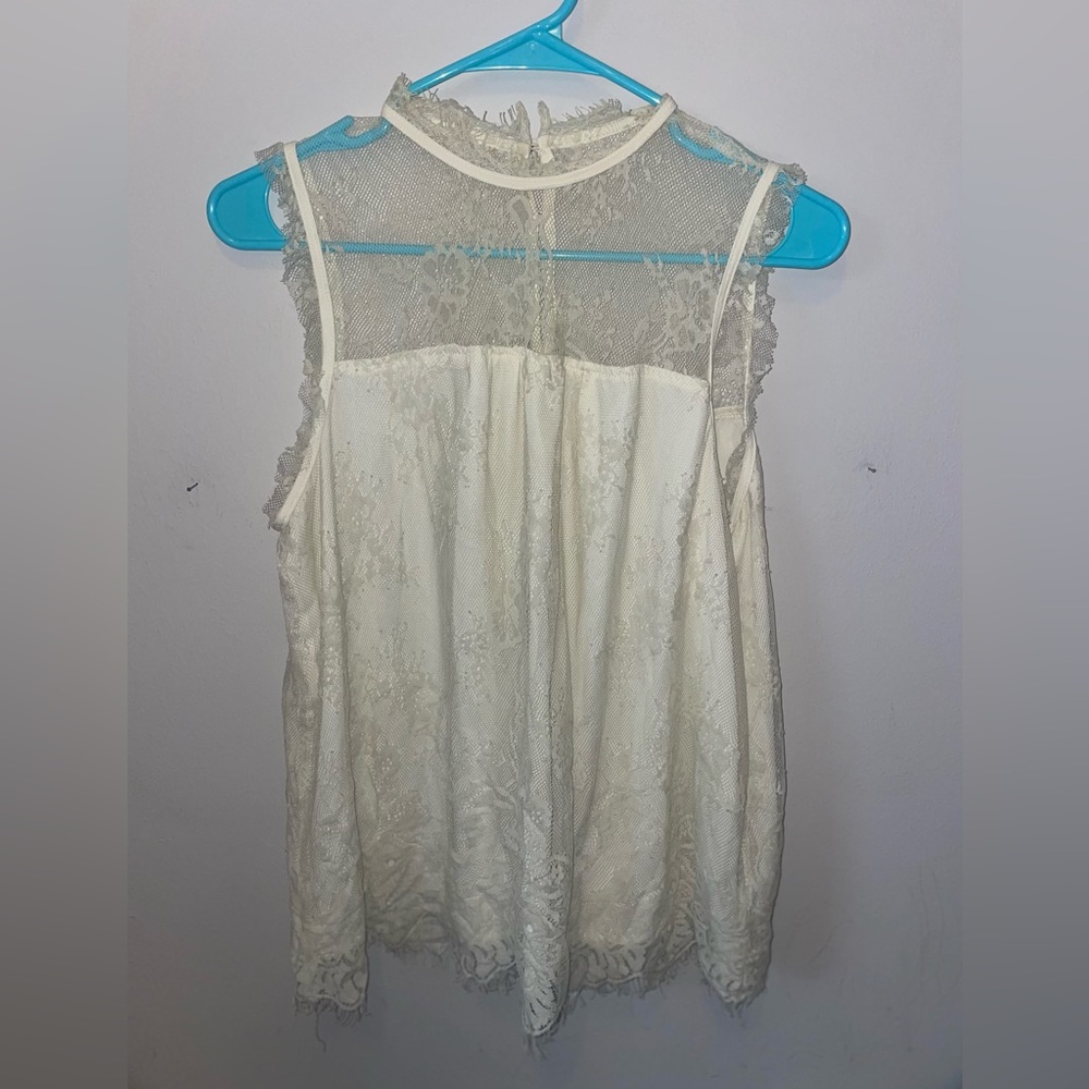 Beautiful Crème Lace High Neck Top!
